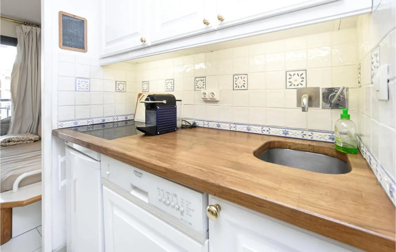 Nice Apartment In Cannes With Kitchen Γαλλία